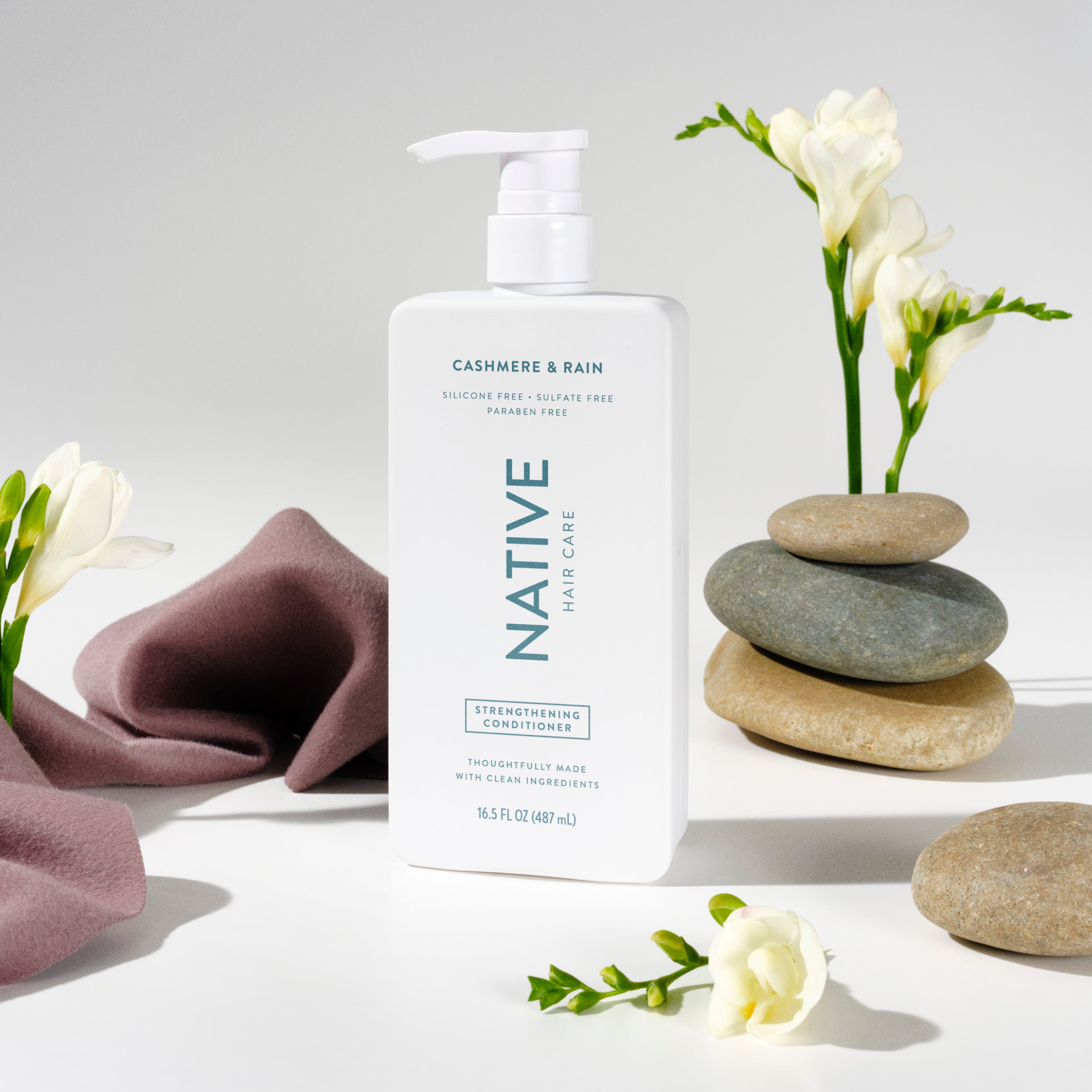 Strengthening Conditioner - Cashmere & Rain / Classic / 16.5oz | Fresh Daily Routine